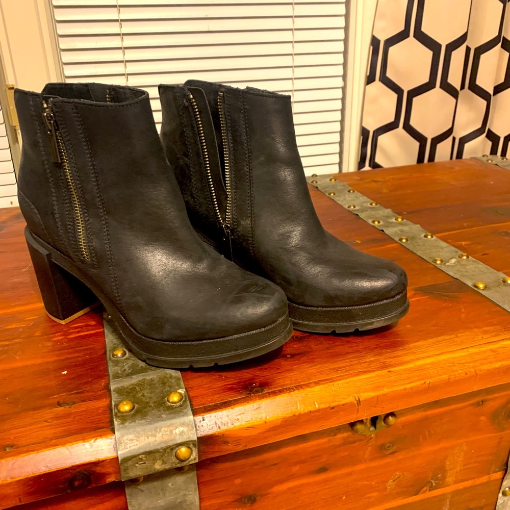 Sorel Black platform boots